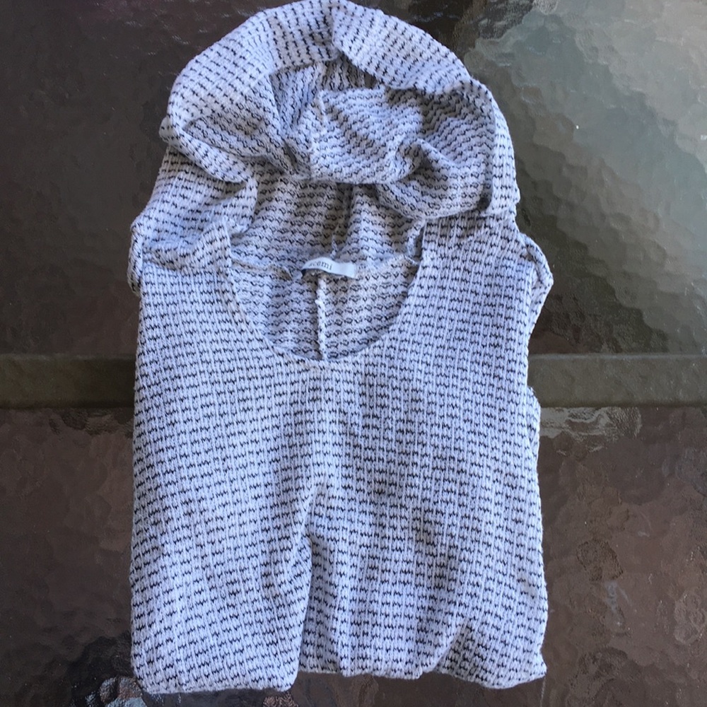 THIN LONG SLEEVE WITH HOOD